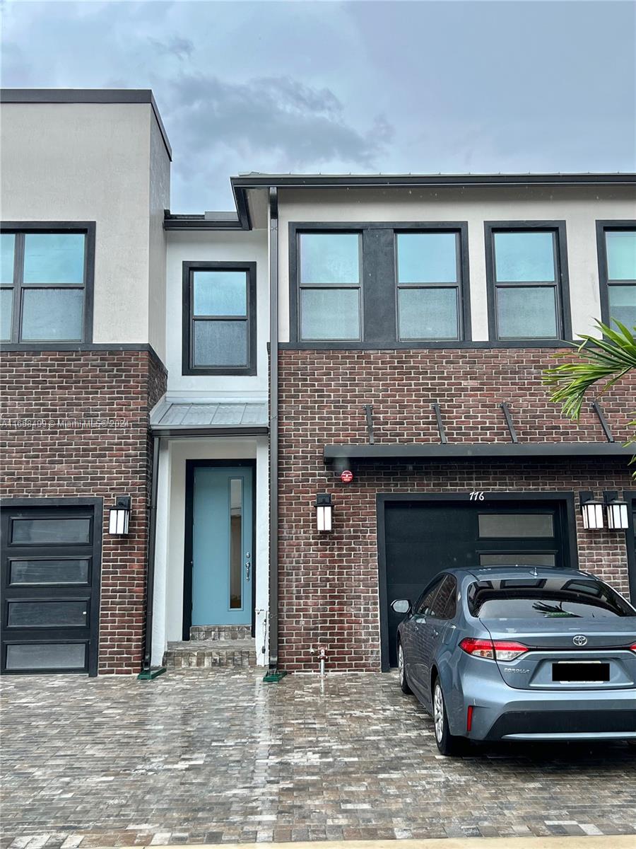 AMERICAN EXPRESS TRACT - Residential Lease