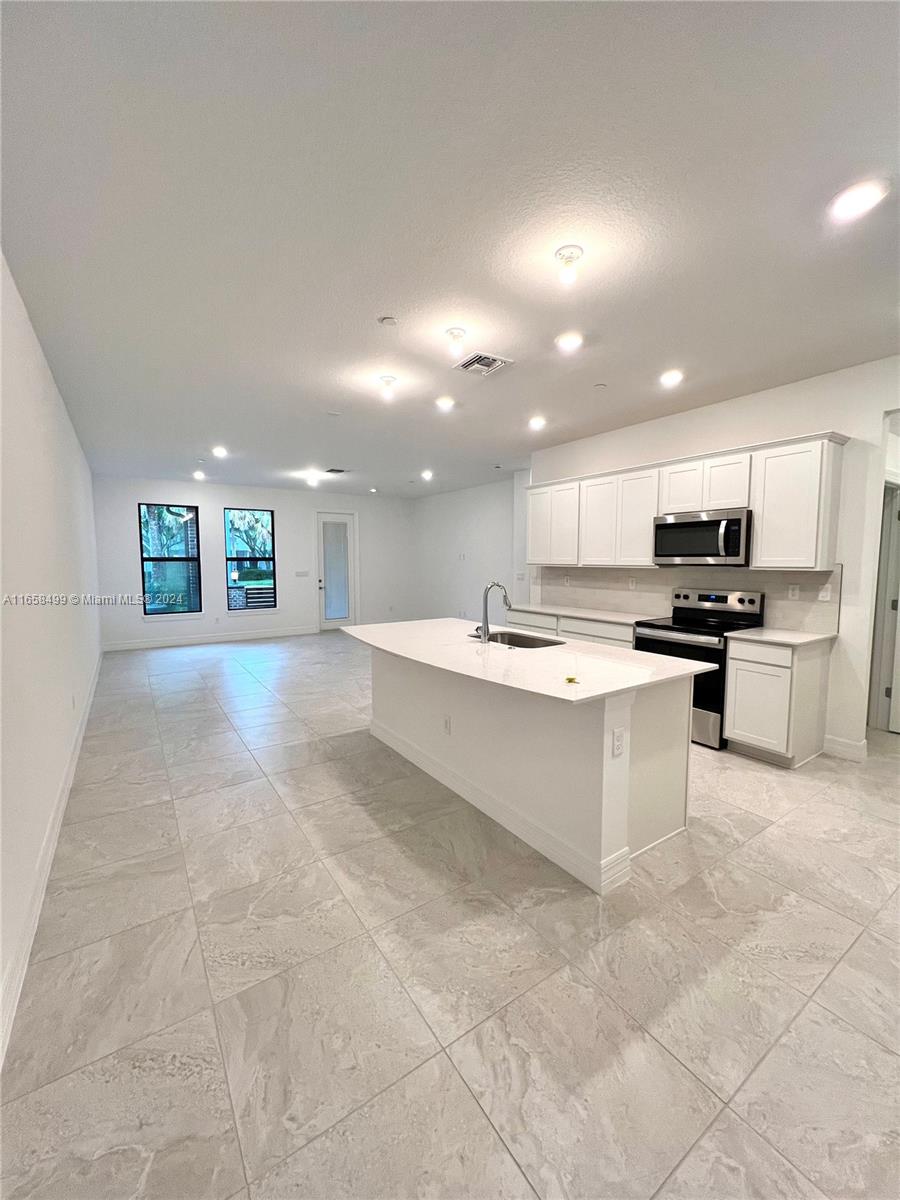 AMERICAN EXPRESS TRACT - Residential Lease