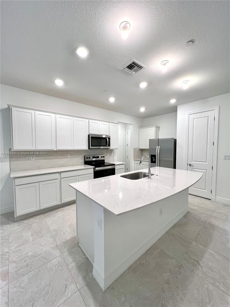 AMERICAN EXPRESS TRACT - Residential Lease