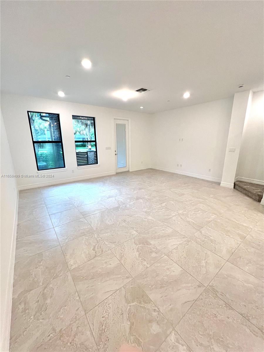 AMERICAN EXPRESS TRACT - Residential Lease