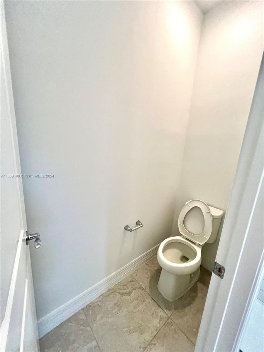 AMERICAN EXPRESS TRACT - Residential Lease