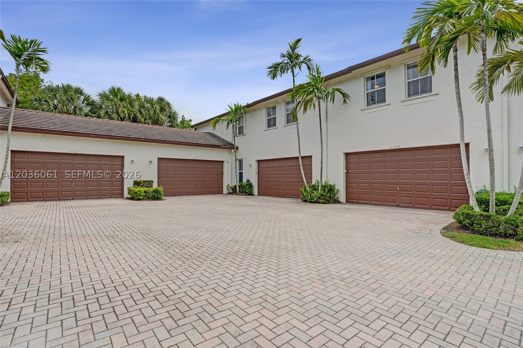 PALOMA LAKES CONDOMINIUM - Residential