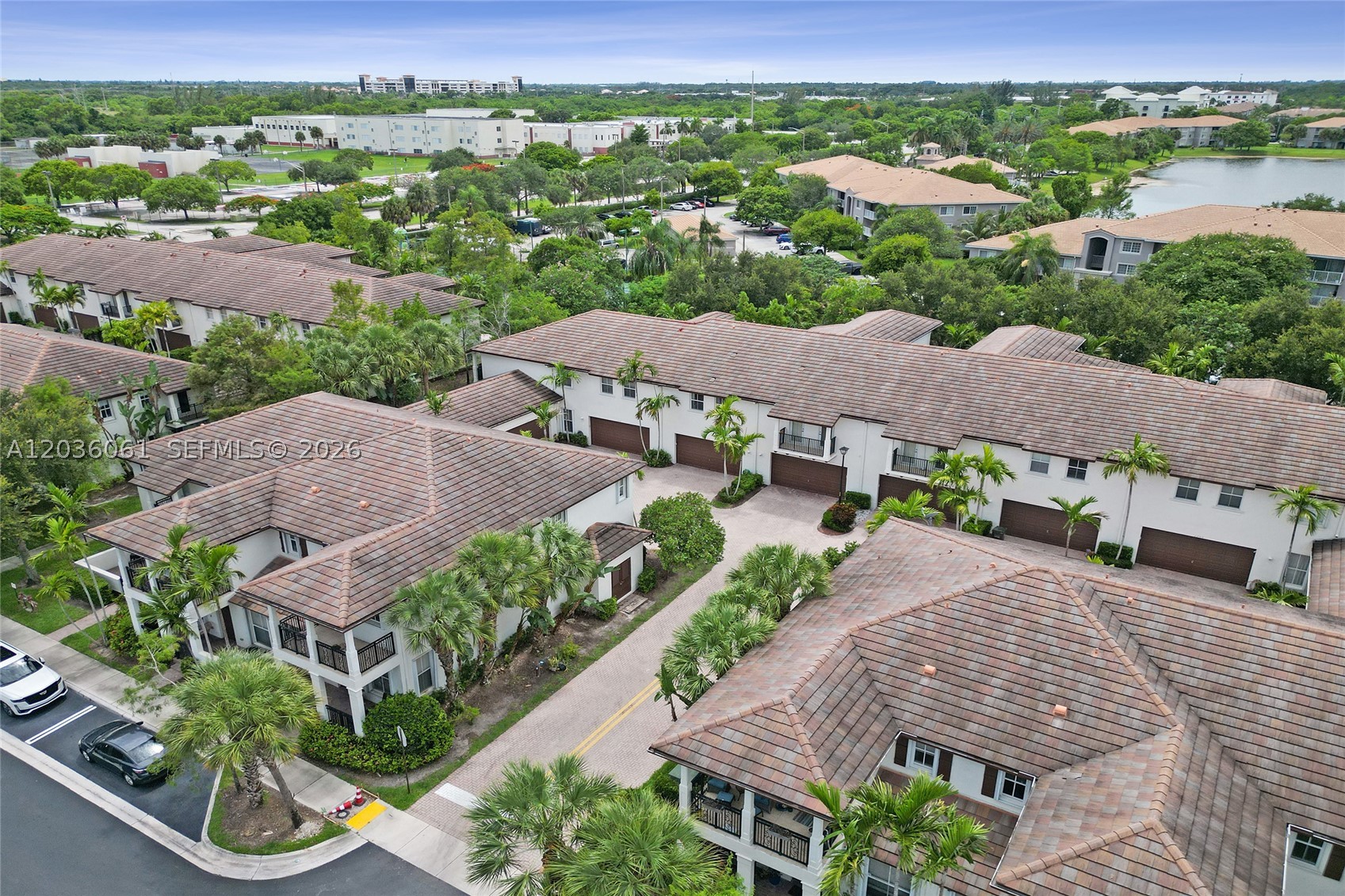 PALOMA LAKES CONDOMINIUM - Residential