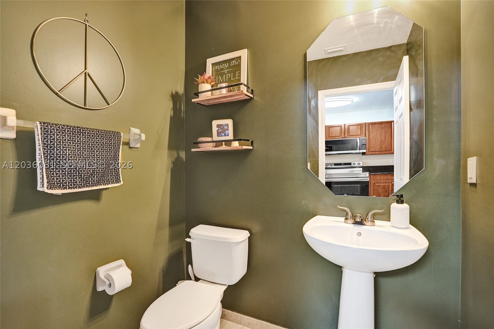 PALOMA LAKES CONDOMINIUM - Residential