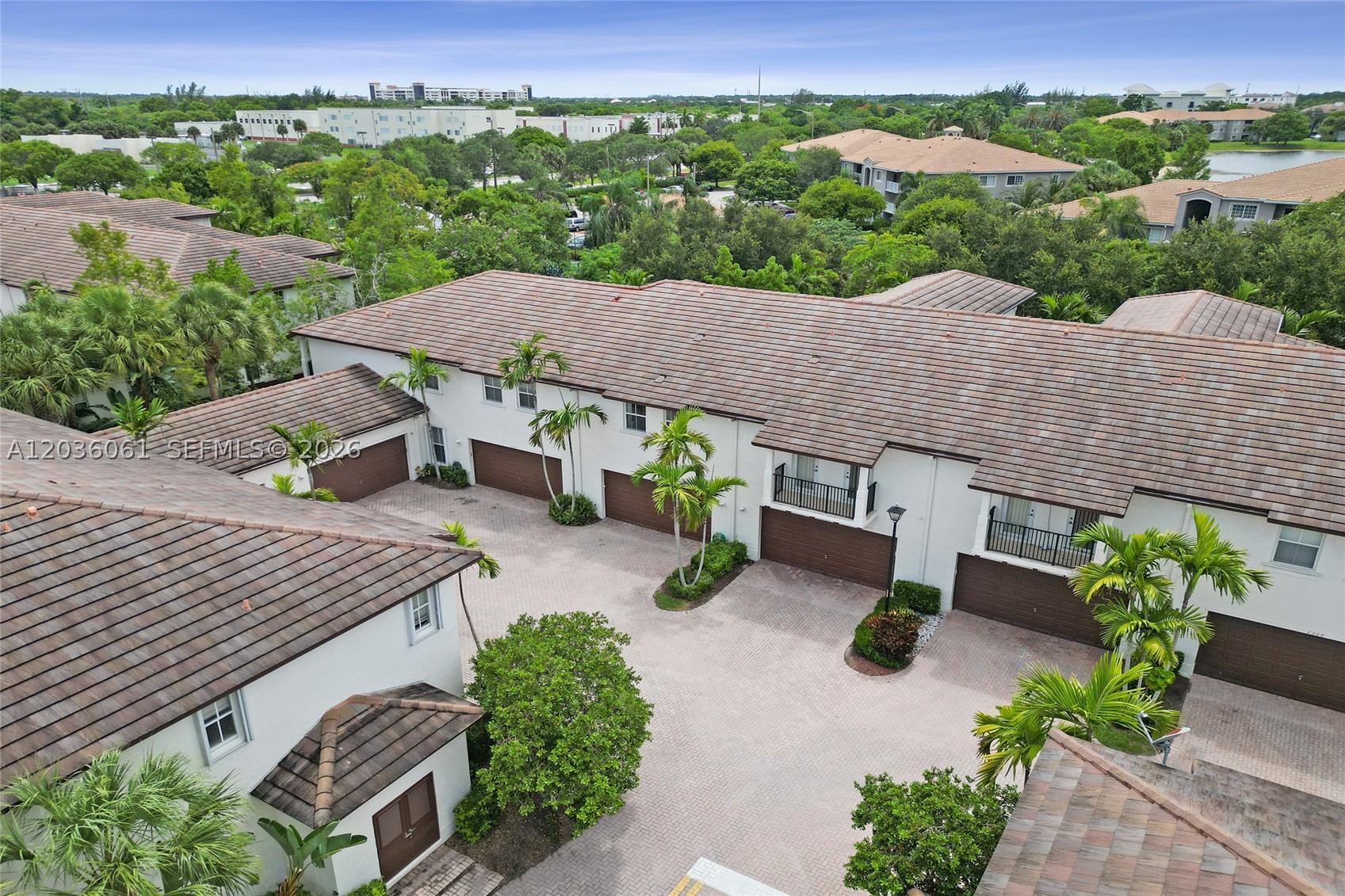 PALOMA LAKES CONDOMINIUM - Residential