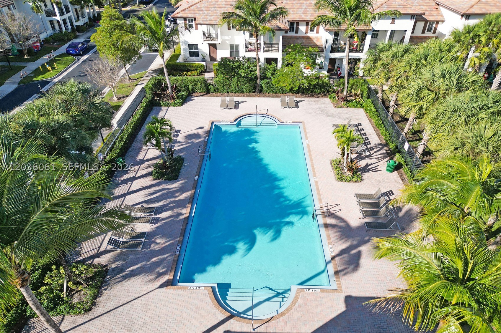 PALOMA LAKES CONDOMINIUM - Residential
