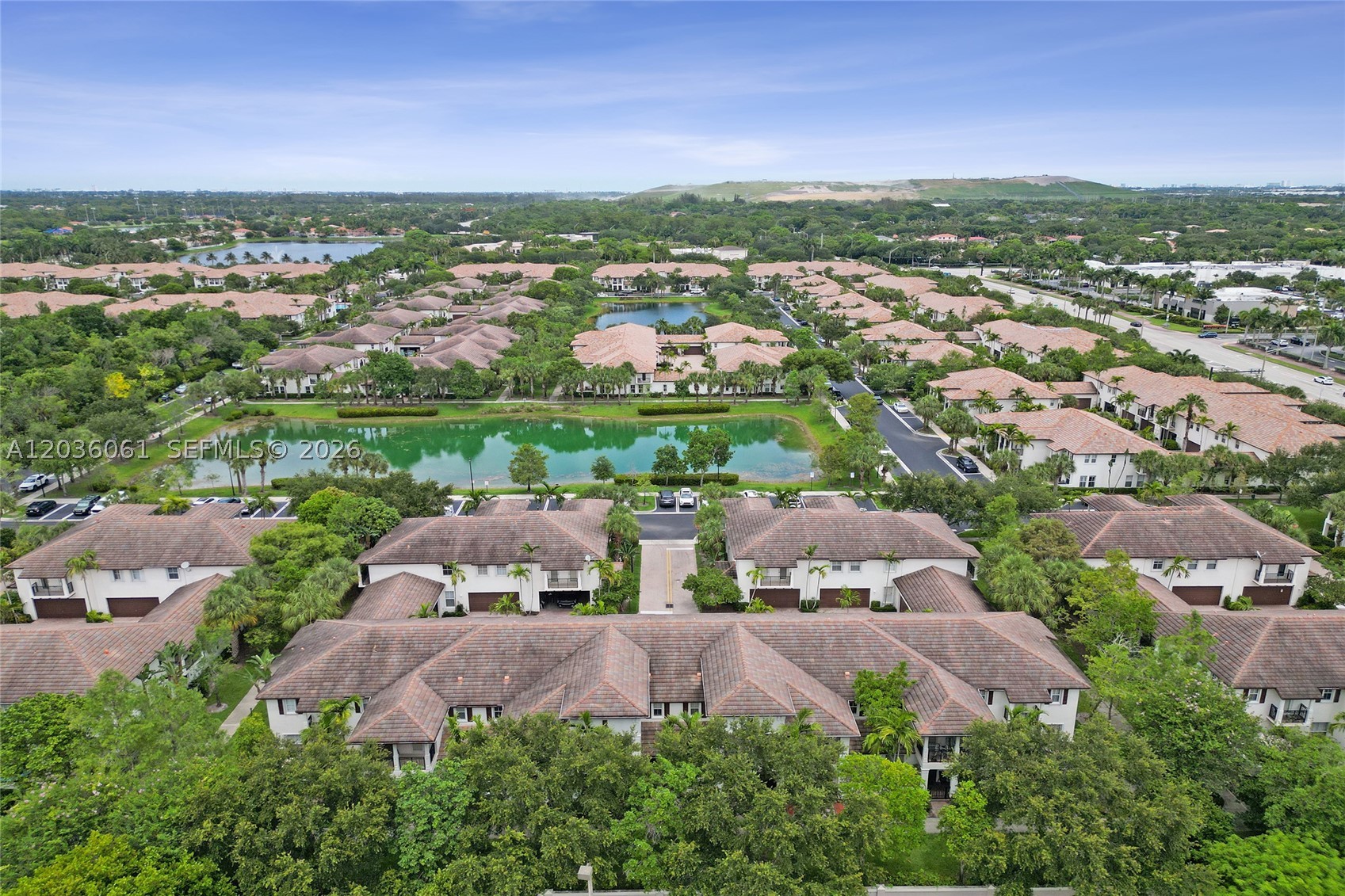 PALOMA LAKES CONDOMINIUM - Residential