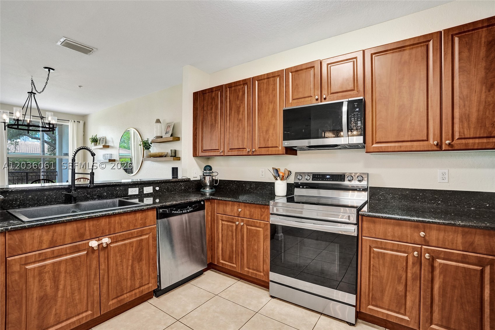 PALOMA LAKES CONDOMINIUM - Residential