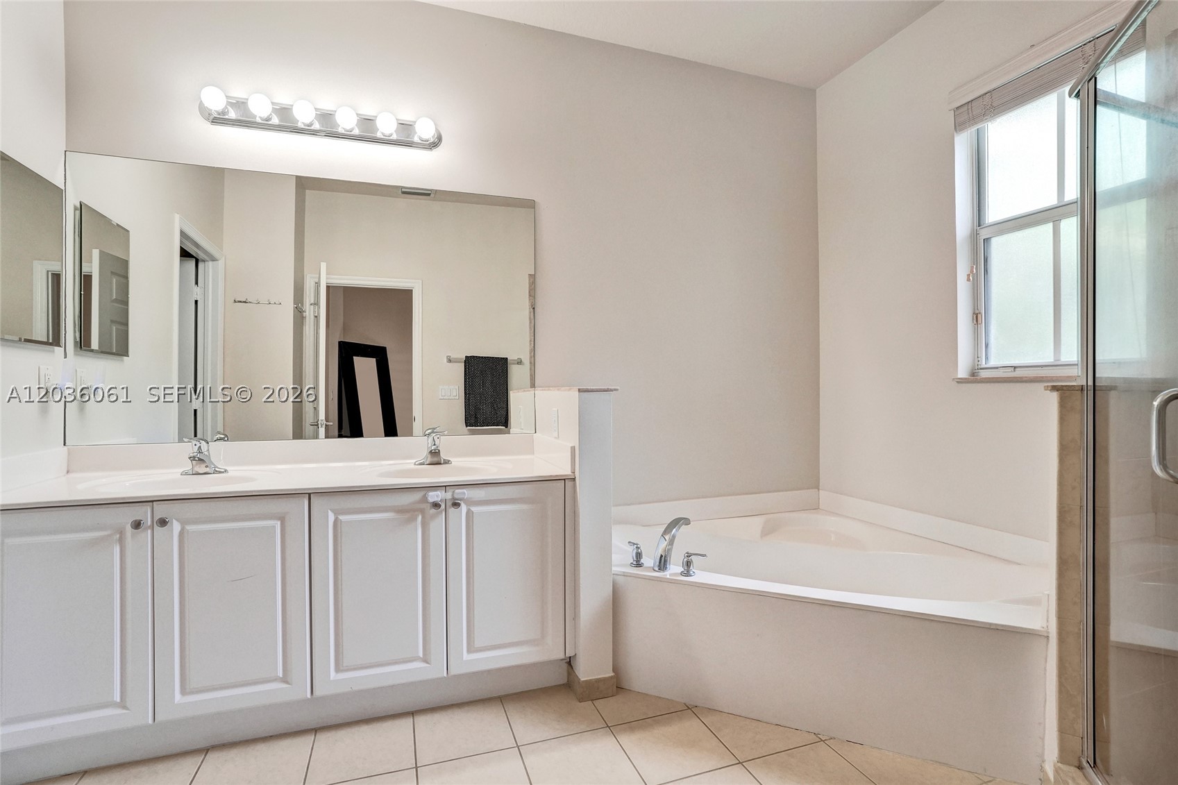 PALOMA LAKES CONDOMINIUM - Residential