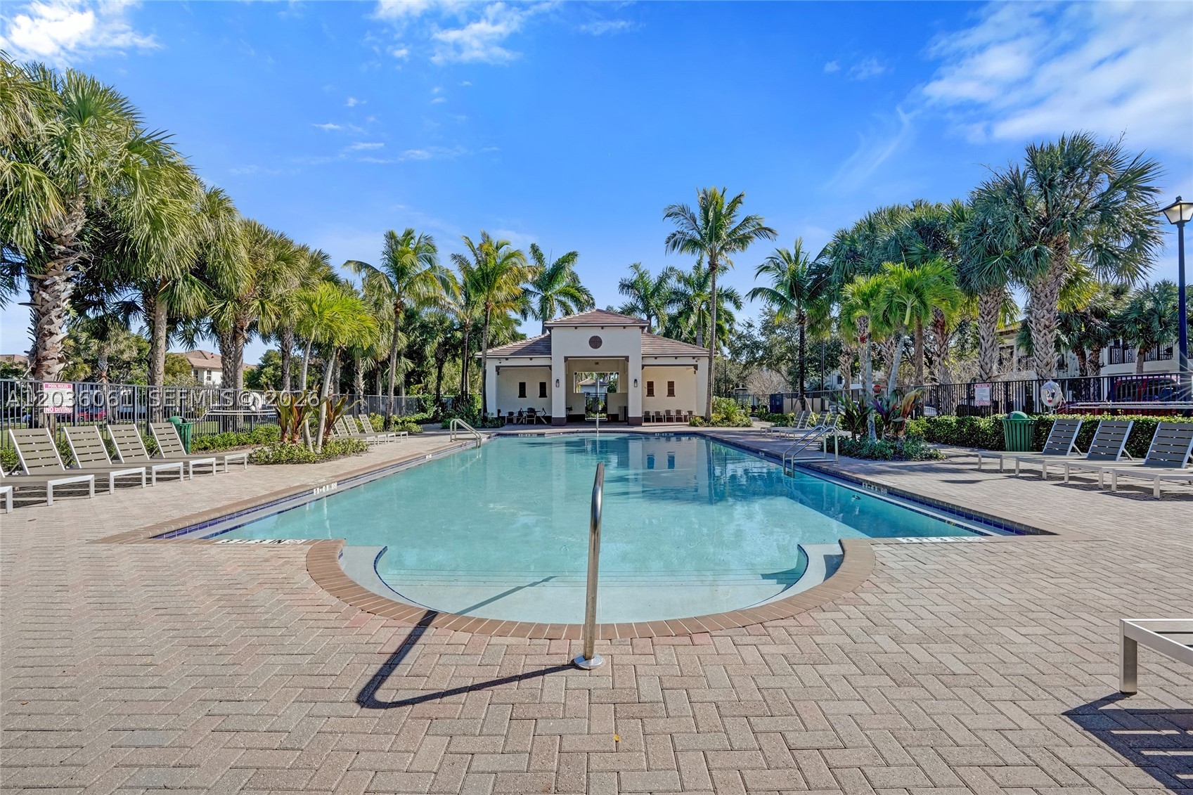 PALOMA LAKES CONDOMINIUM - Residential