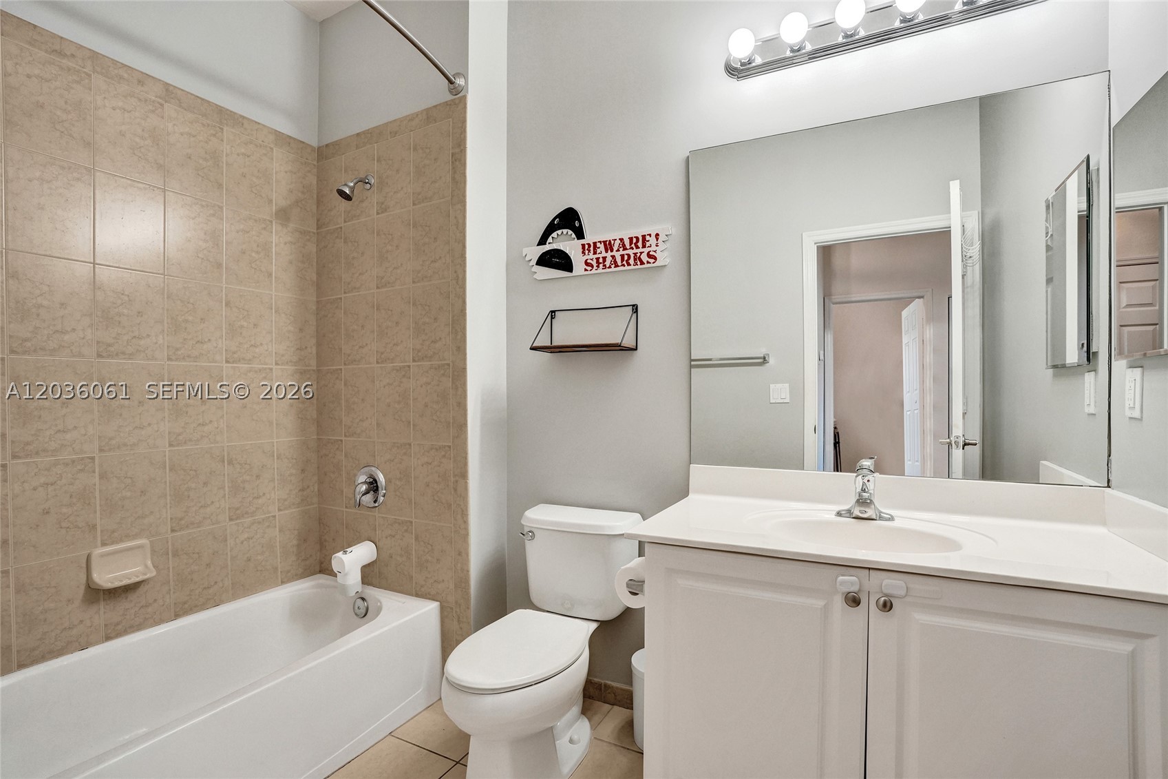 PALOMA LAKES CONDOMINIUM - Residential