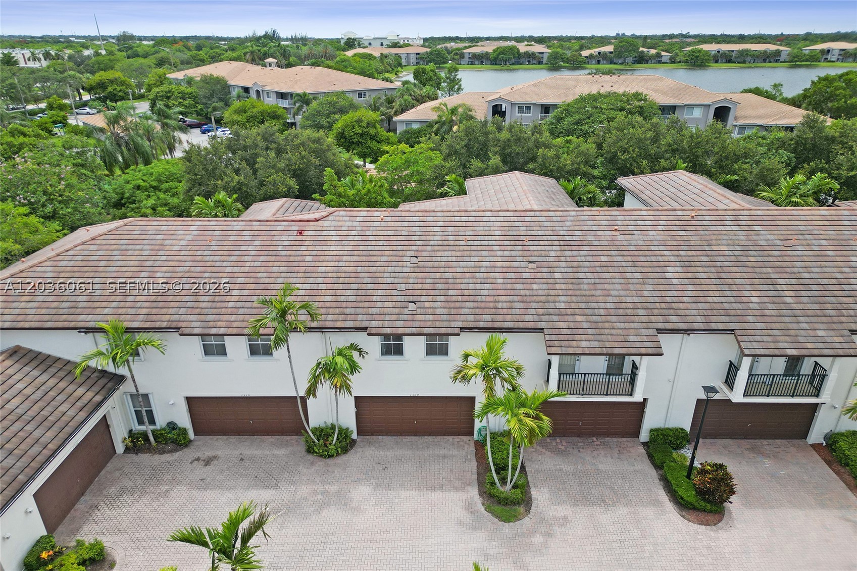 PALOMA LAKES CONDOMINIUM - Residential