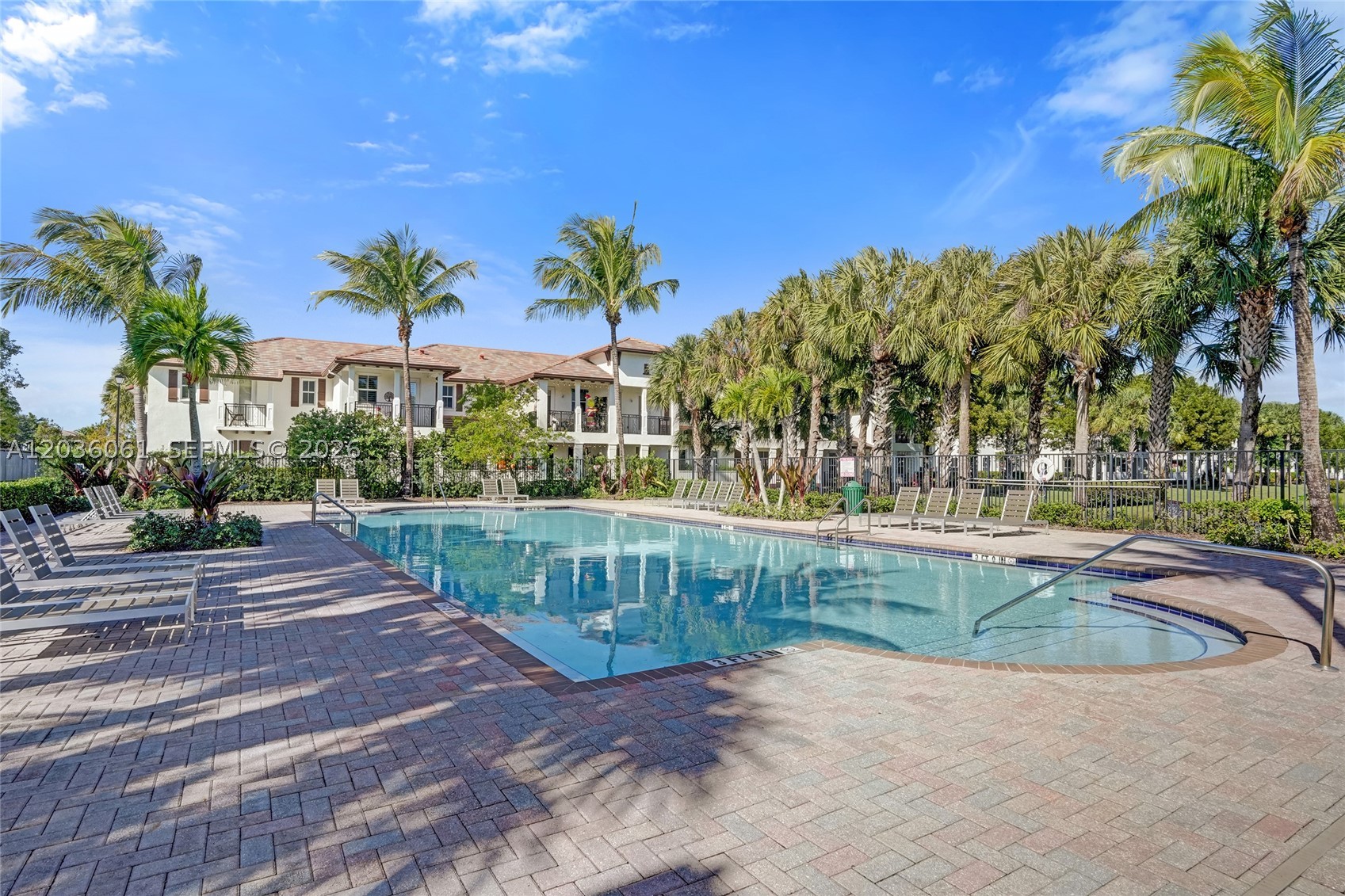 PALOMA LAKES CONDOMINIUM - Residential