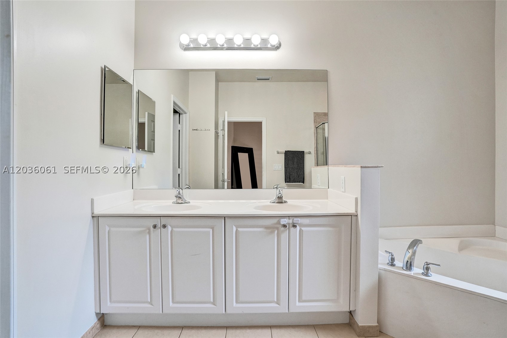 PALOMA LAKES CONDOMINIUM - Residential