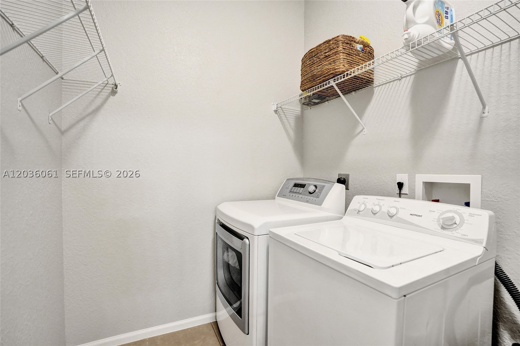 PALOMA LAKES CONDOMINIUM - Residential