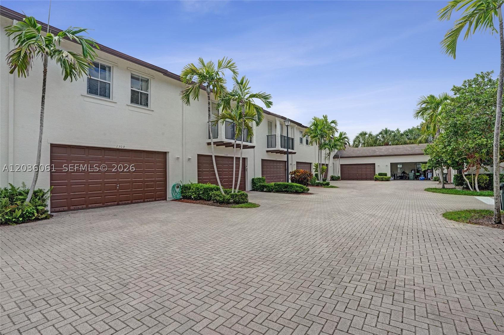 PALOMA LAKES CONDOMINIUM - Residential