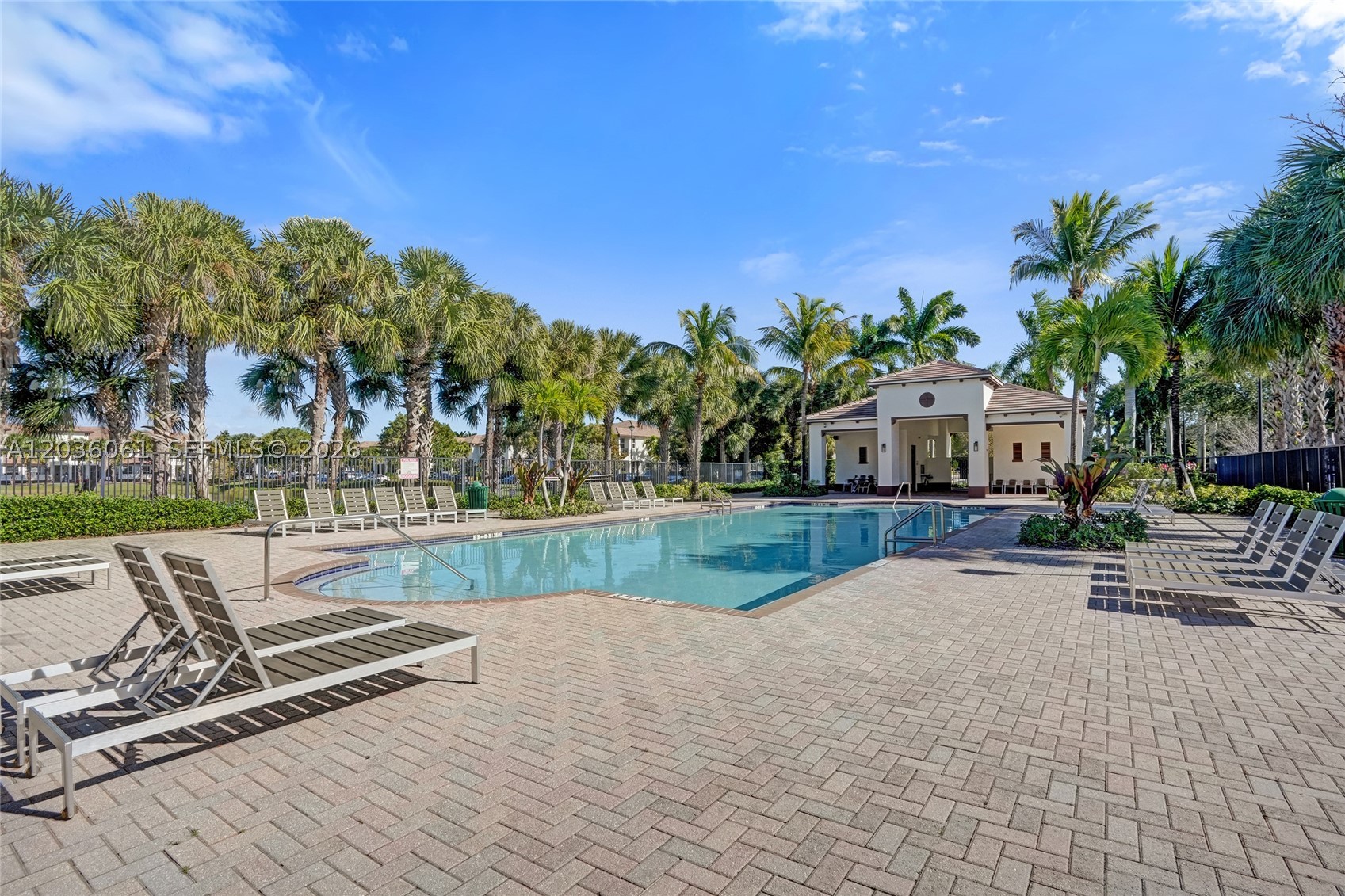 PALOMA LAKES CONDOMINIUM - Residential