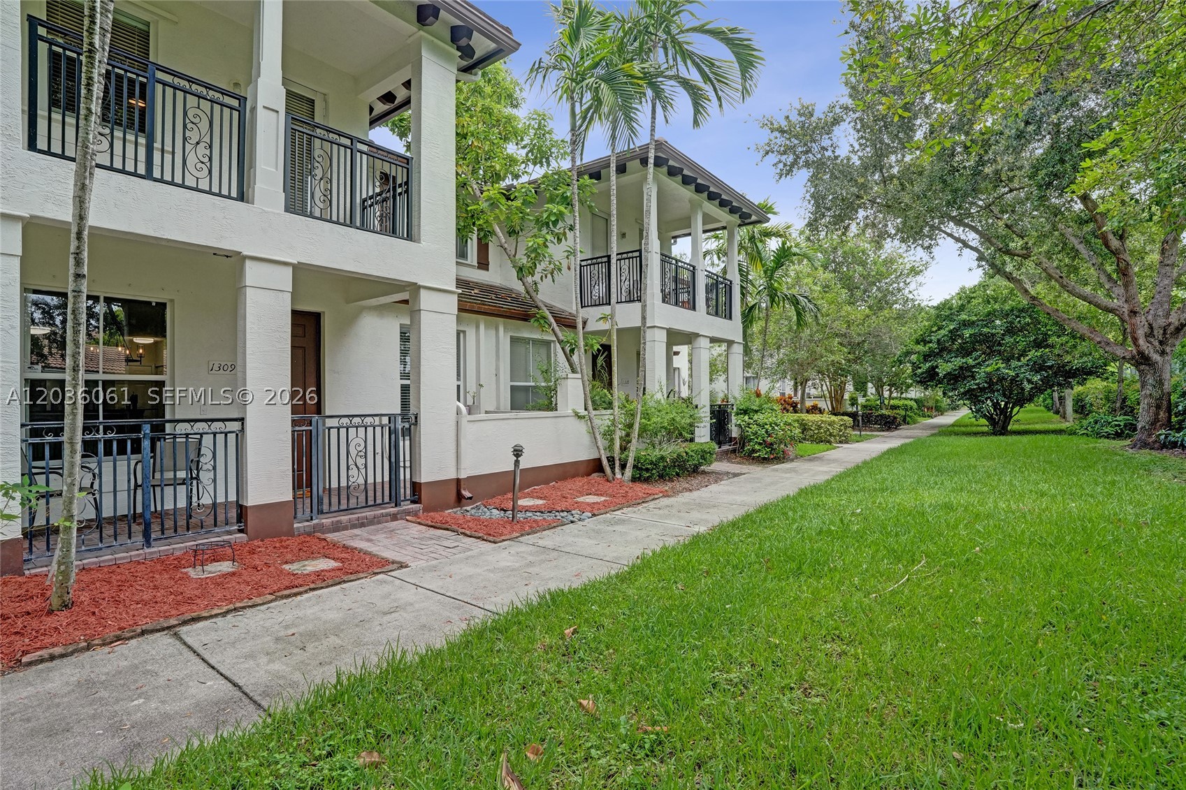 PALOMA LAKES CONDOMINIUM - Residential