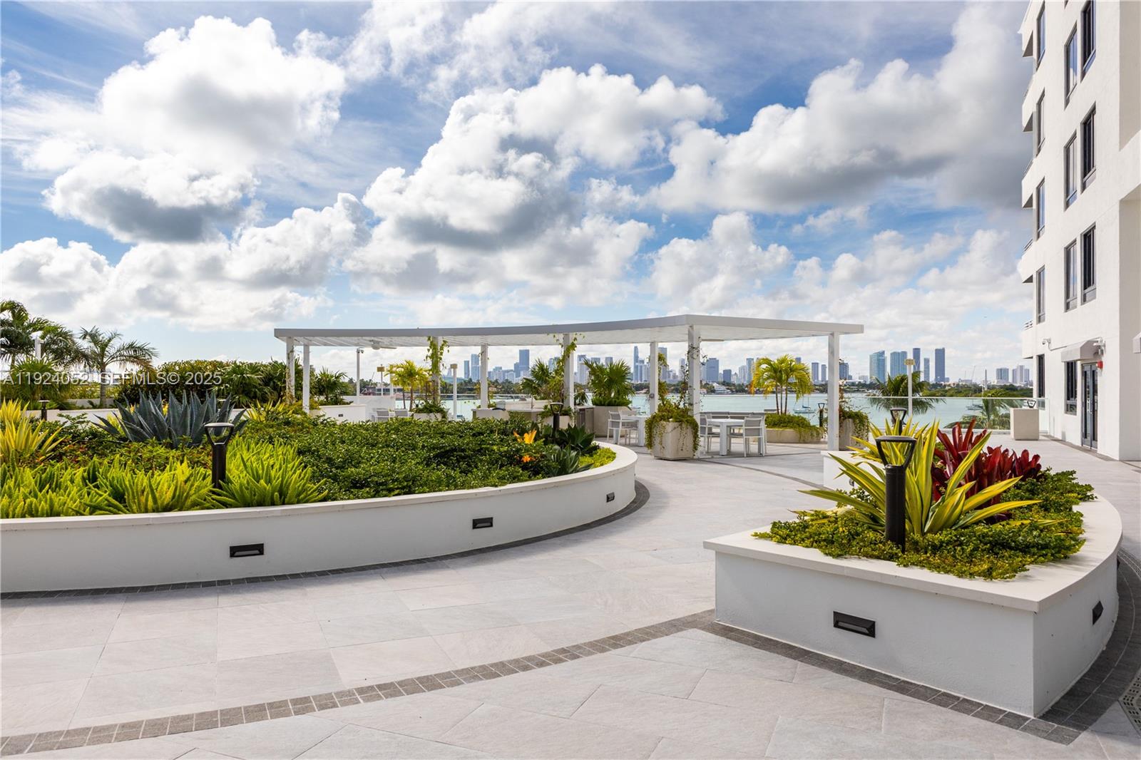 THE WAVERLY AT SOUTH BEAC - Residential