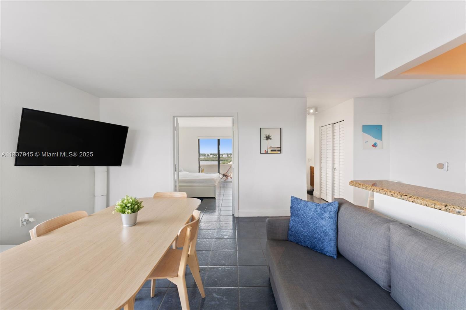 BAYSHORE YACHT & TENNIS C - Residential