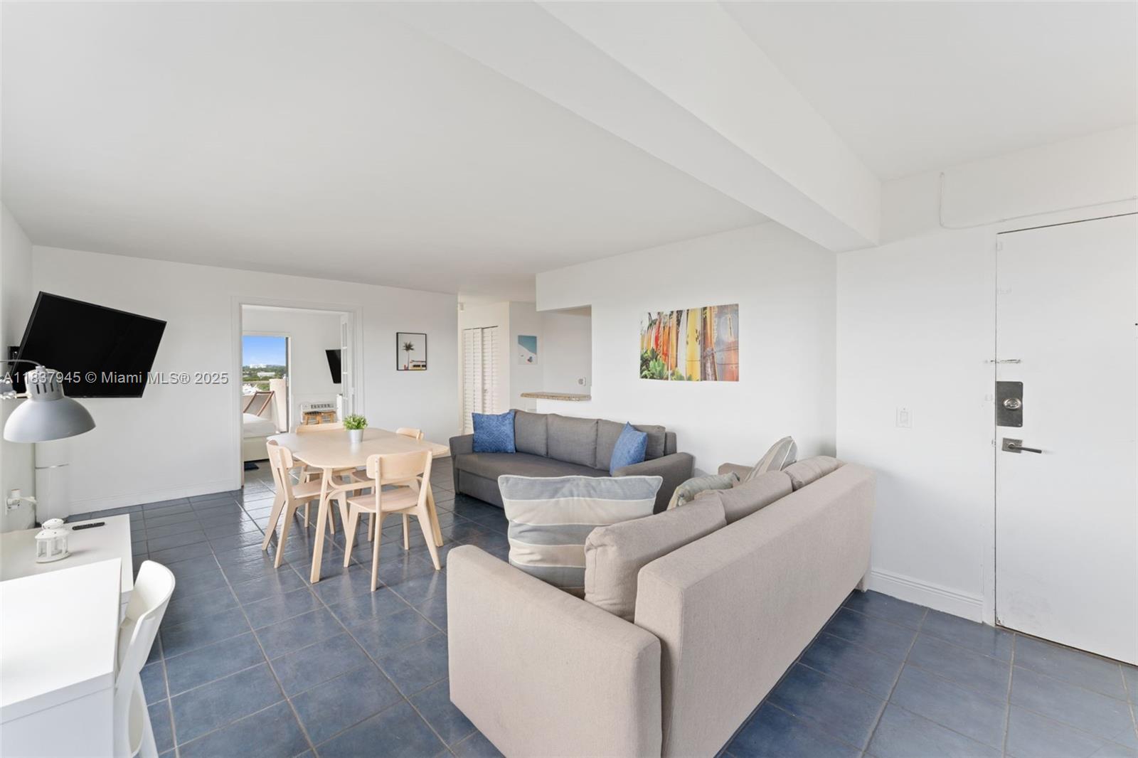 BAYSHORE YACHT & TENNIS C - Residential