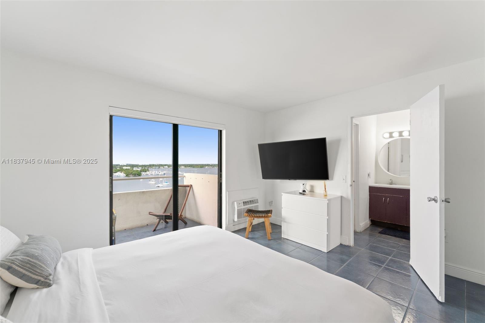 BAYSHORE YACHT & TENNIS C - Residential