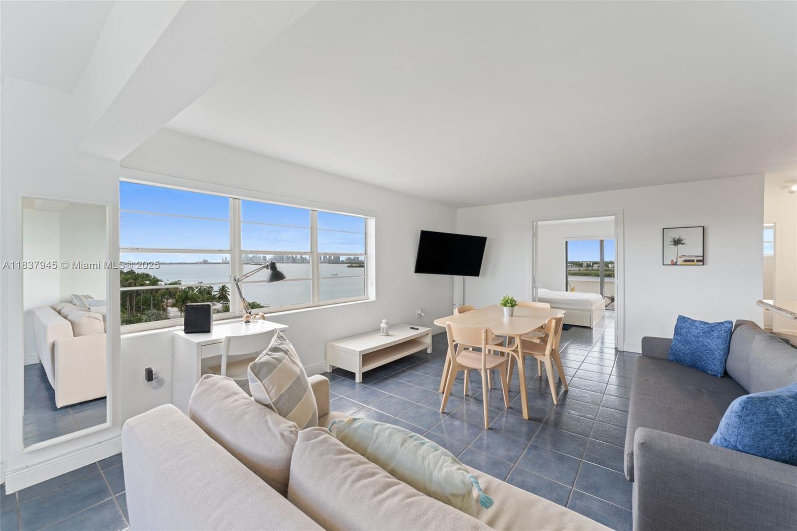 BAYSHORE YACHT & TENNIS C - Residential