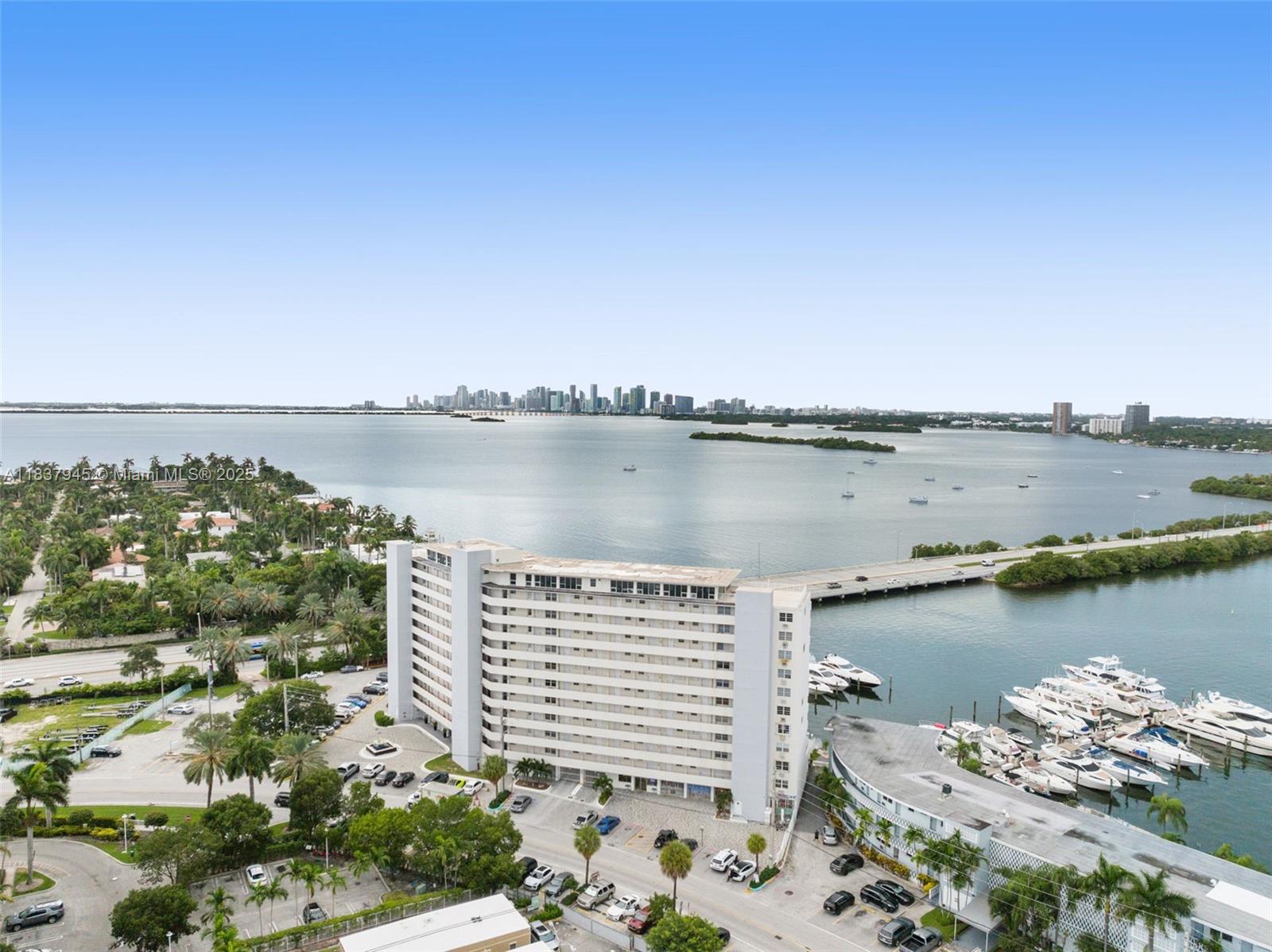 BAYSHORE YACHT & TENNIS C - Residential