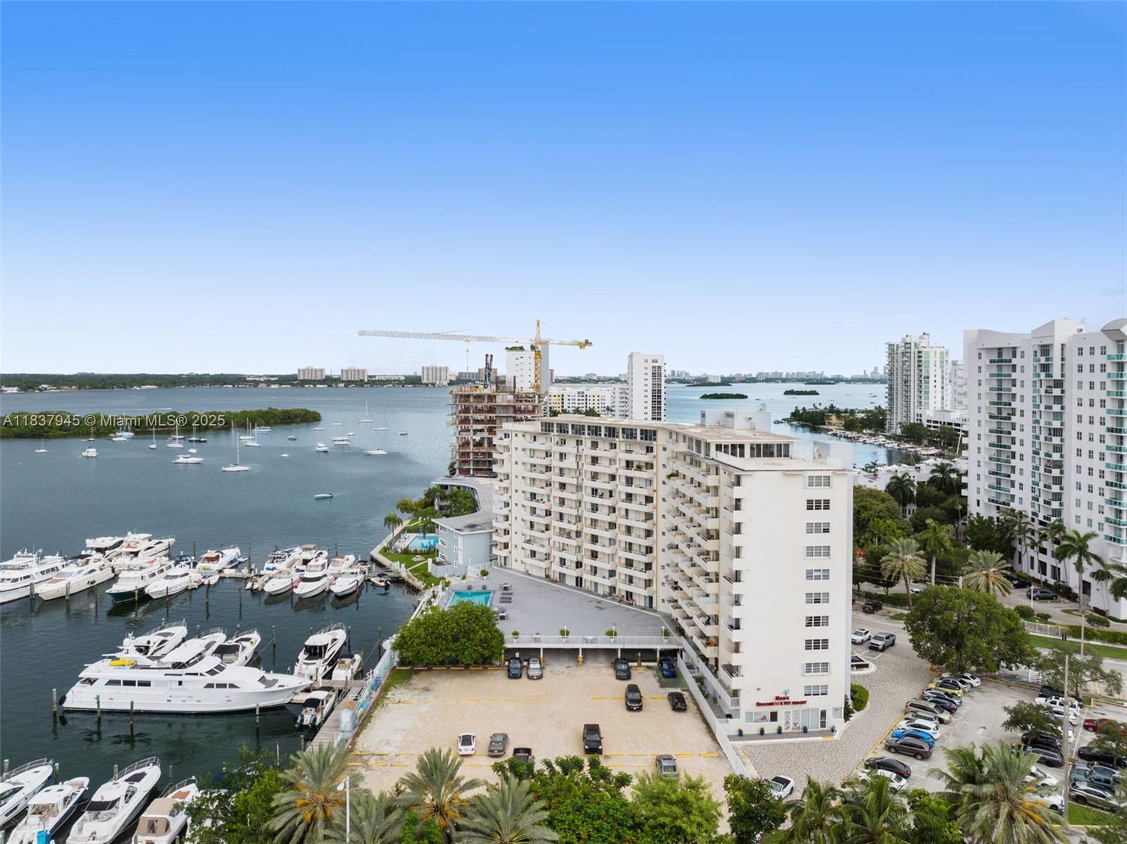 BAYSHORE YACHT & TENNIS C - Residential