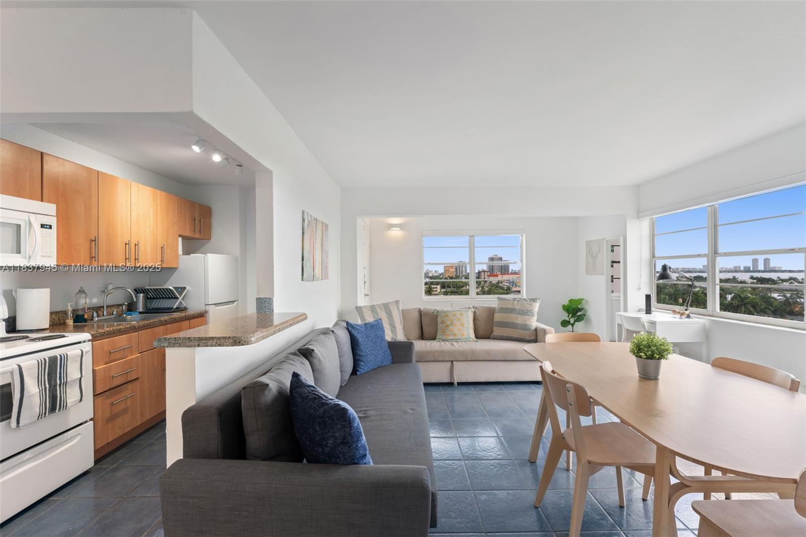 BAYSHORE YACHT & TENNIS C - Residential