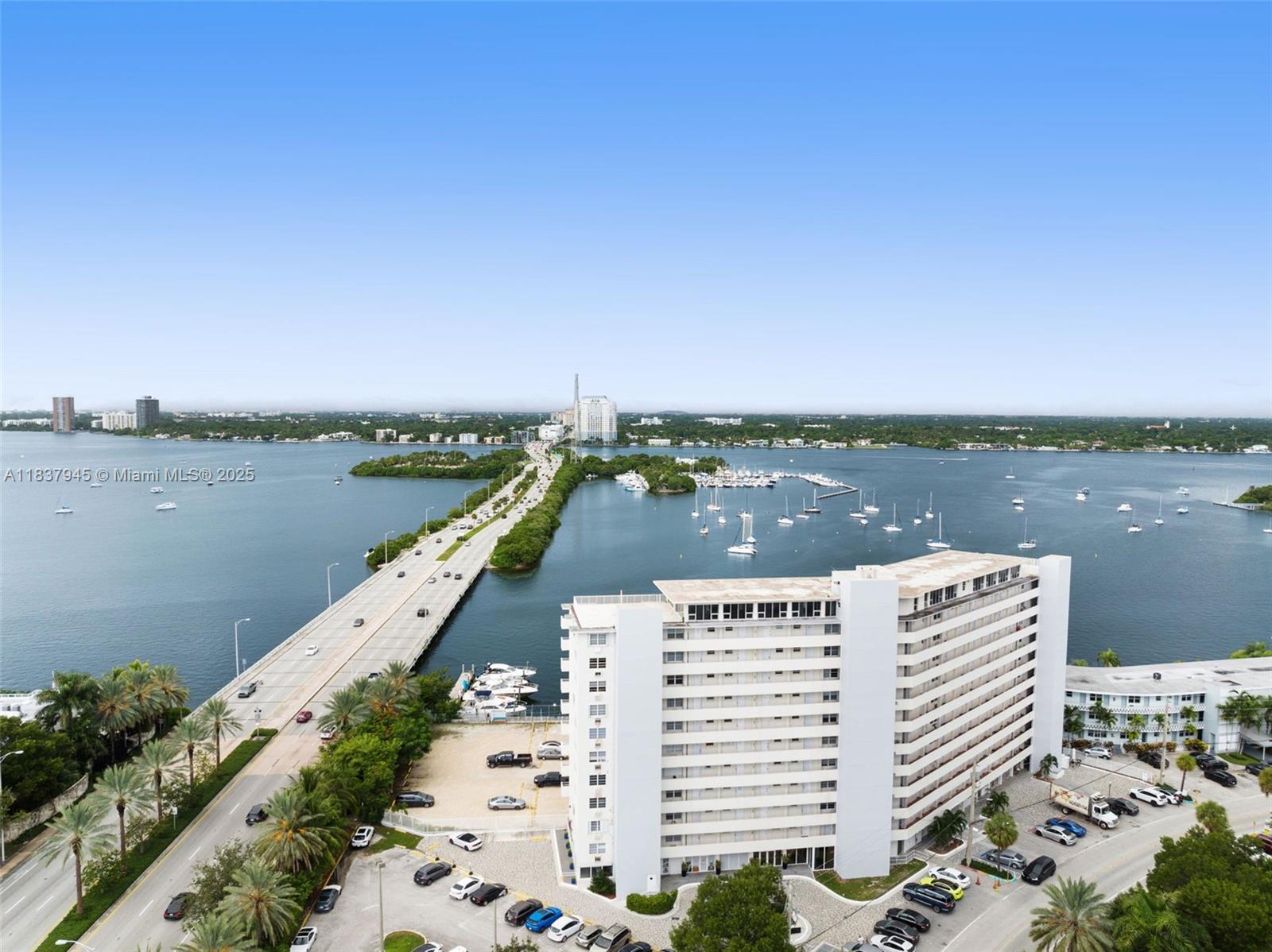 BAYSHORE YACHT & TENNIS C - Residential