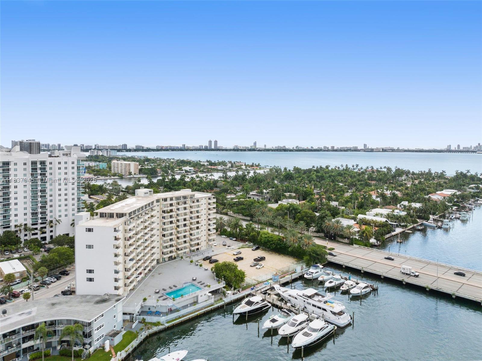BAYSHORE YACHT & TENNIS C - Residential