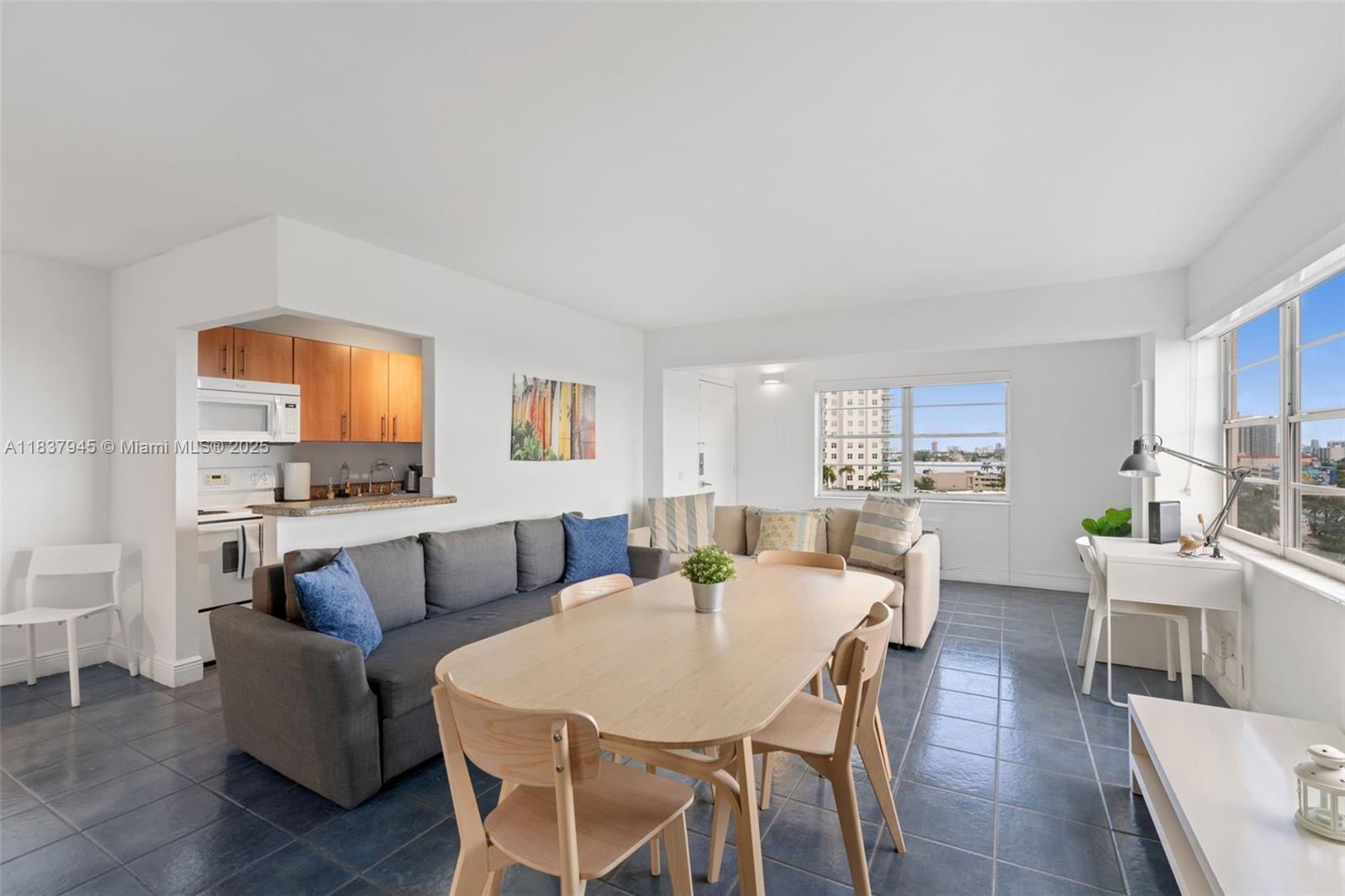 BAYSHORE YACHT & TENNIS C - Residential