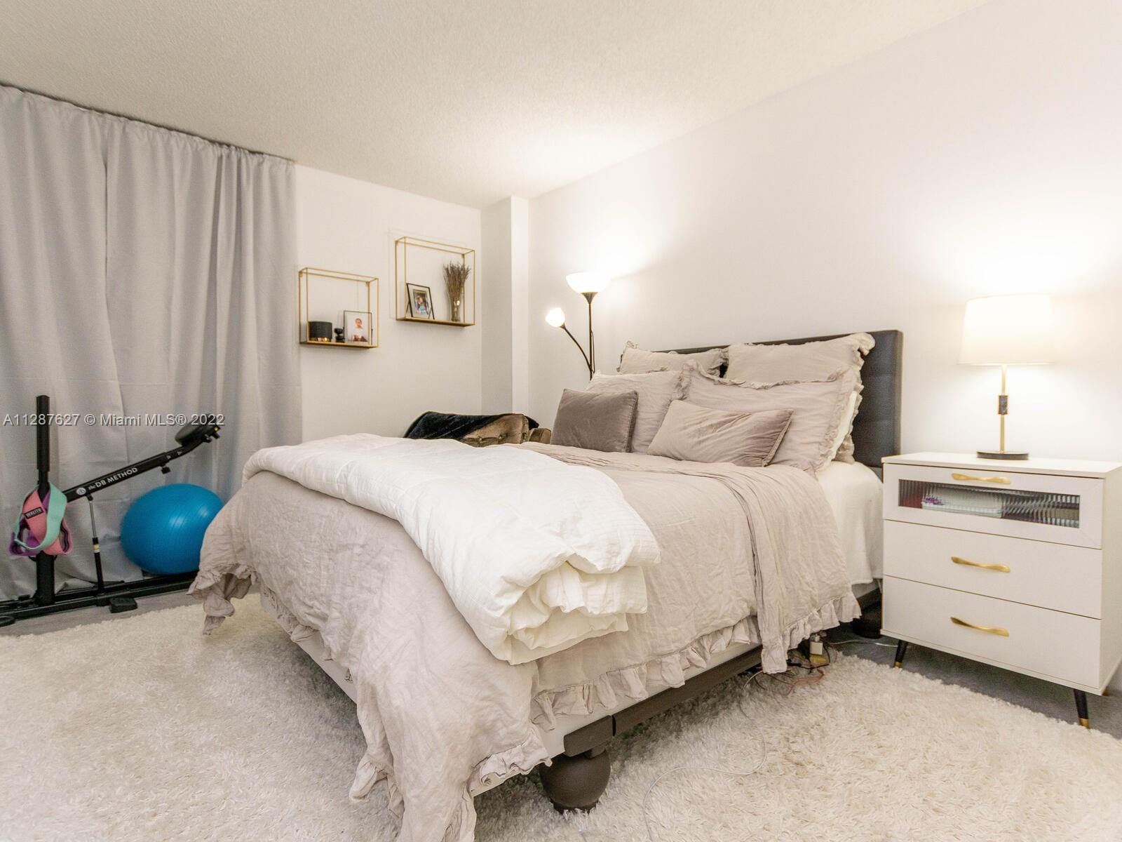 DELVISTA TOWERS CONDO - Residential