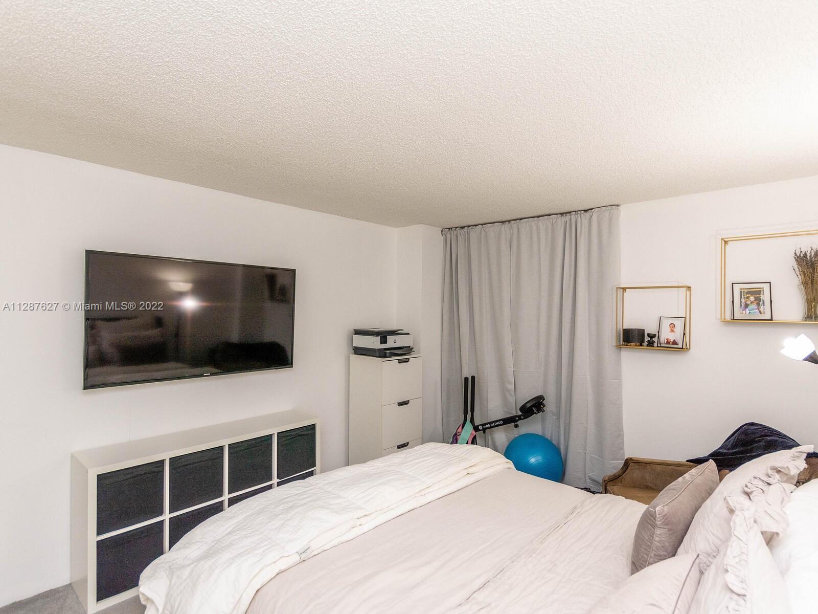 DELVISTA TOWERS CONDO - Residential