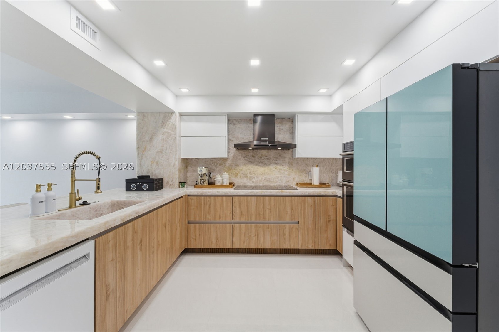 PLAYA DEL SOL CONDO - Residential