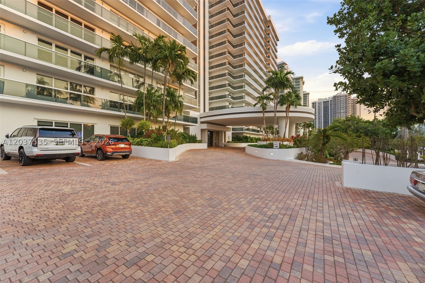 PLAYA DEL SOL CONDO - Residential