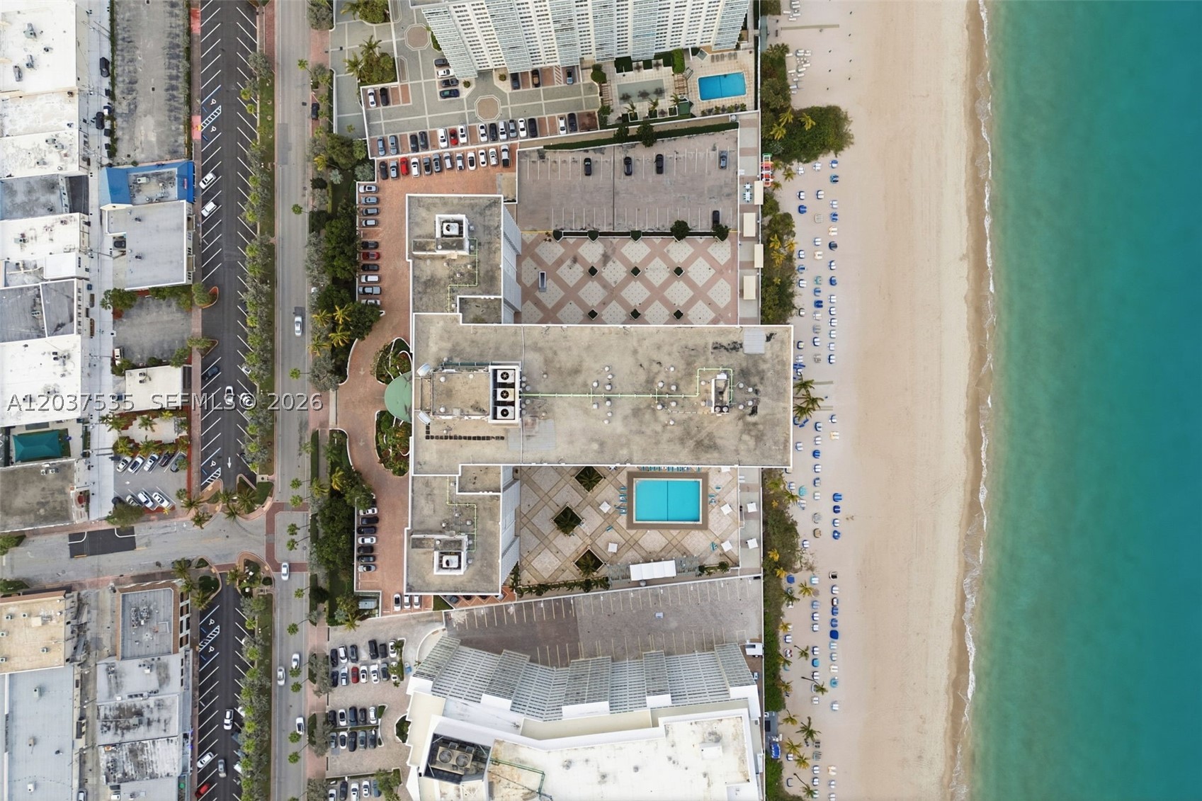 PLAYA DEL SOL CONDO - Residential