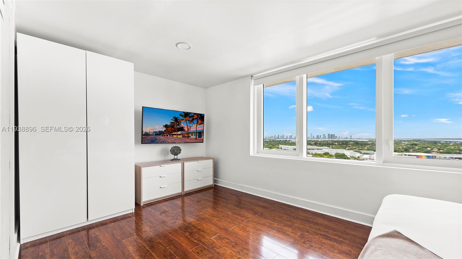 RONEY PALACE CONDO - Residential