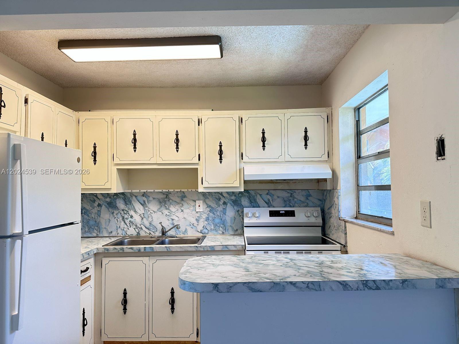 MALKY CONDO - Residential Lease