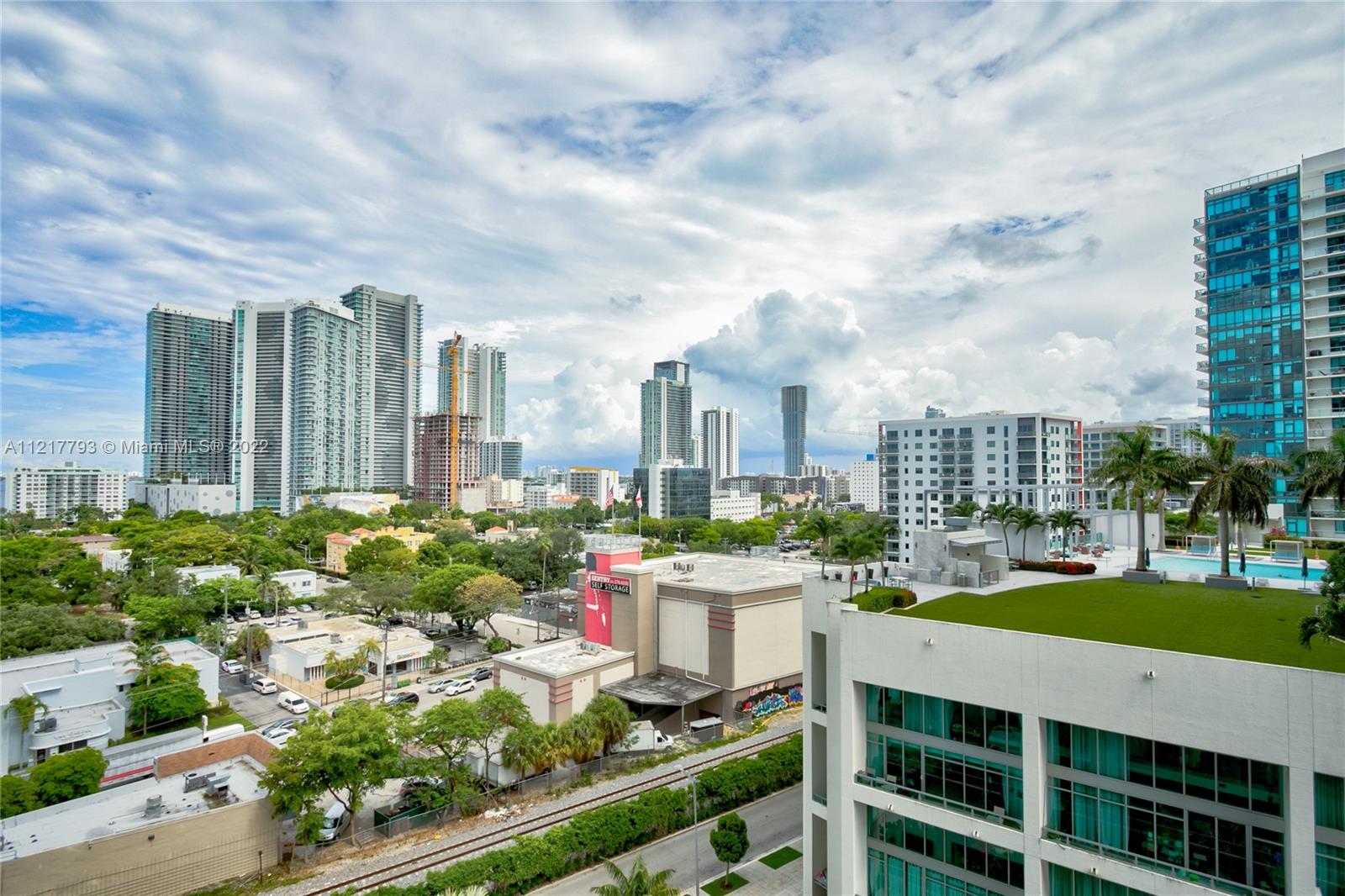 3401 MIDTOWN CONDO - Residential