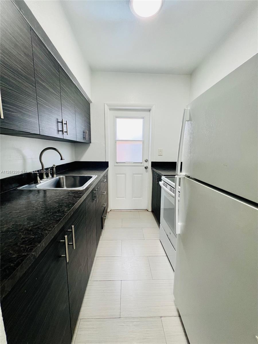 ALTOS DEL MAR - Residential Lease