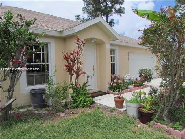 3-bed 2-Bath 2-CG home in excellent condition. Owners ready to sell. Location, Location, close to Tradition, shopping centers, banks i-95 all within 2 miles. Bring all Offers!