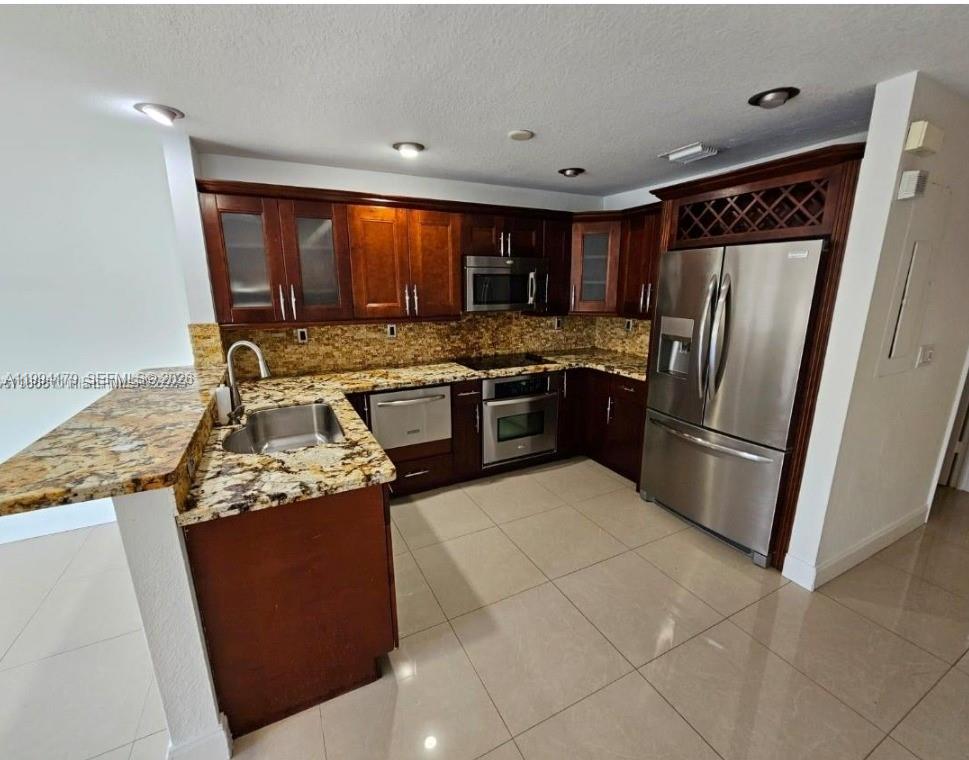 MELROSE POINT CONDO - Residential