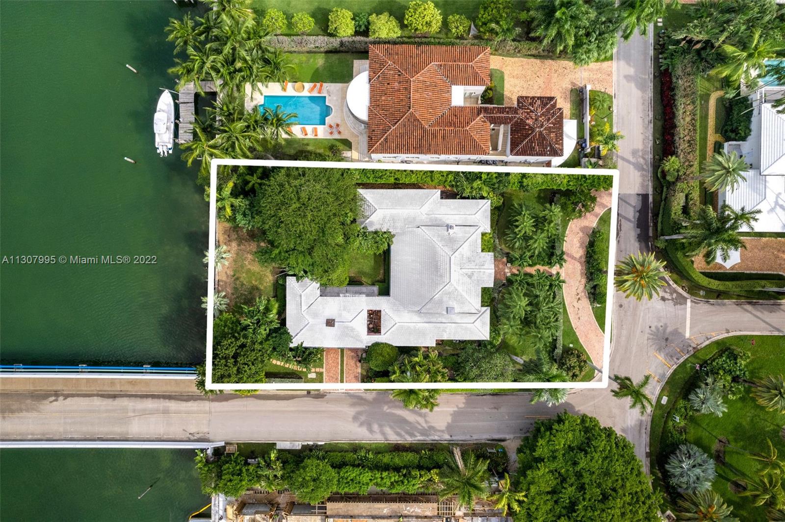SUNSET ISLANDS-ISLAND NO - Residential
