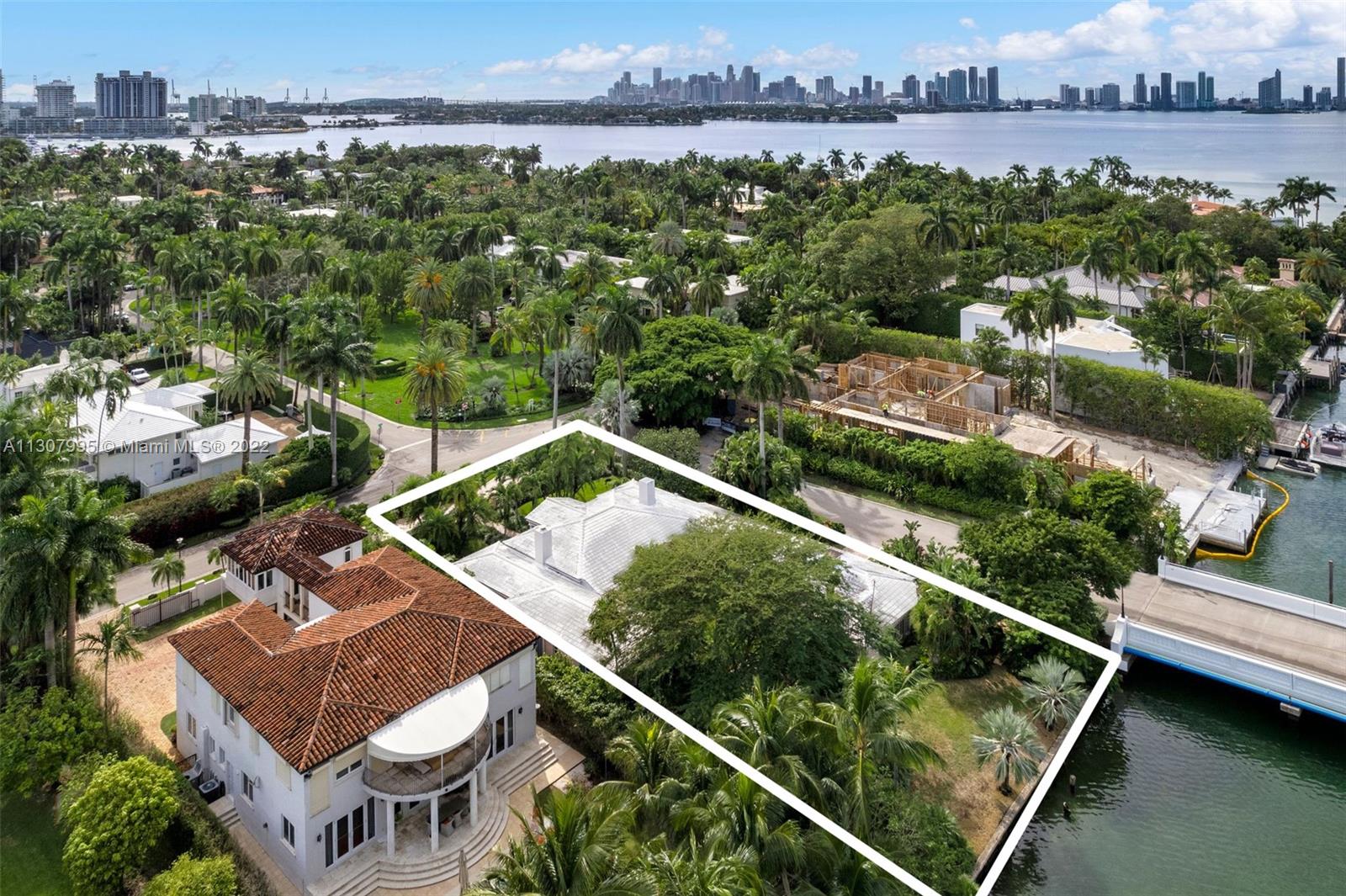 SUNSET ISLANDS-ISLAND NO - Residential
