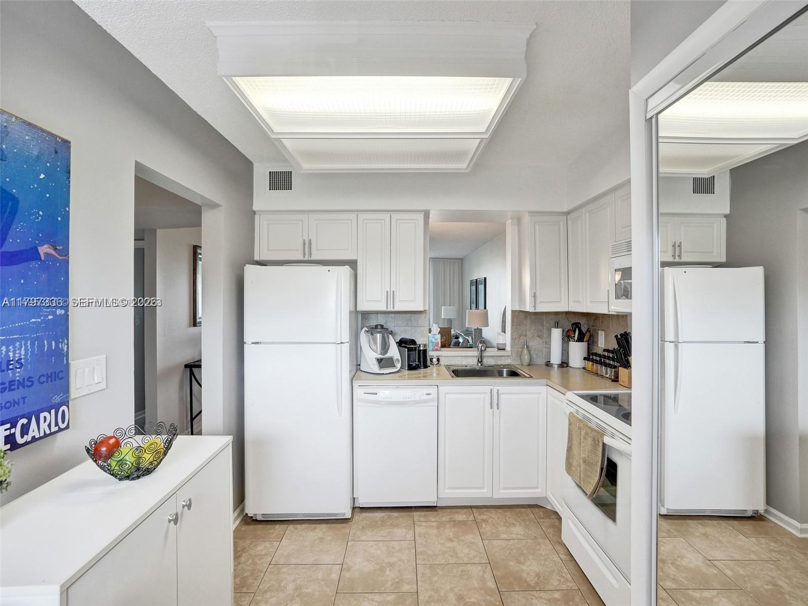 PALM LAKES CONDO - Residential