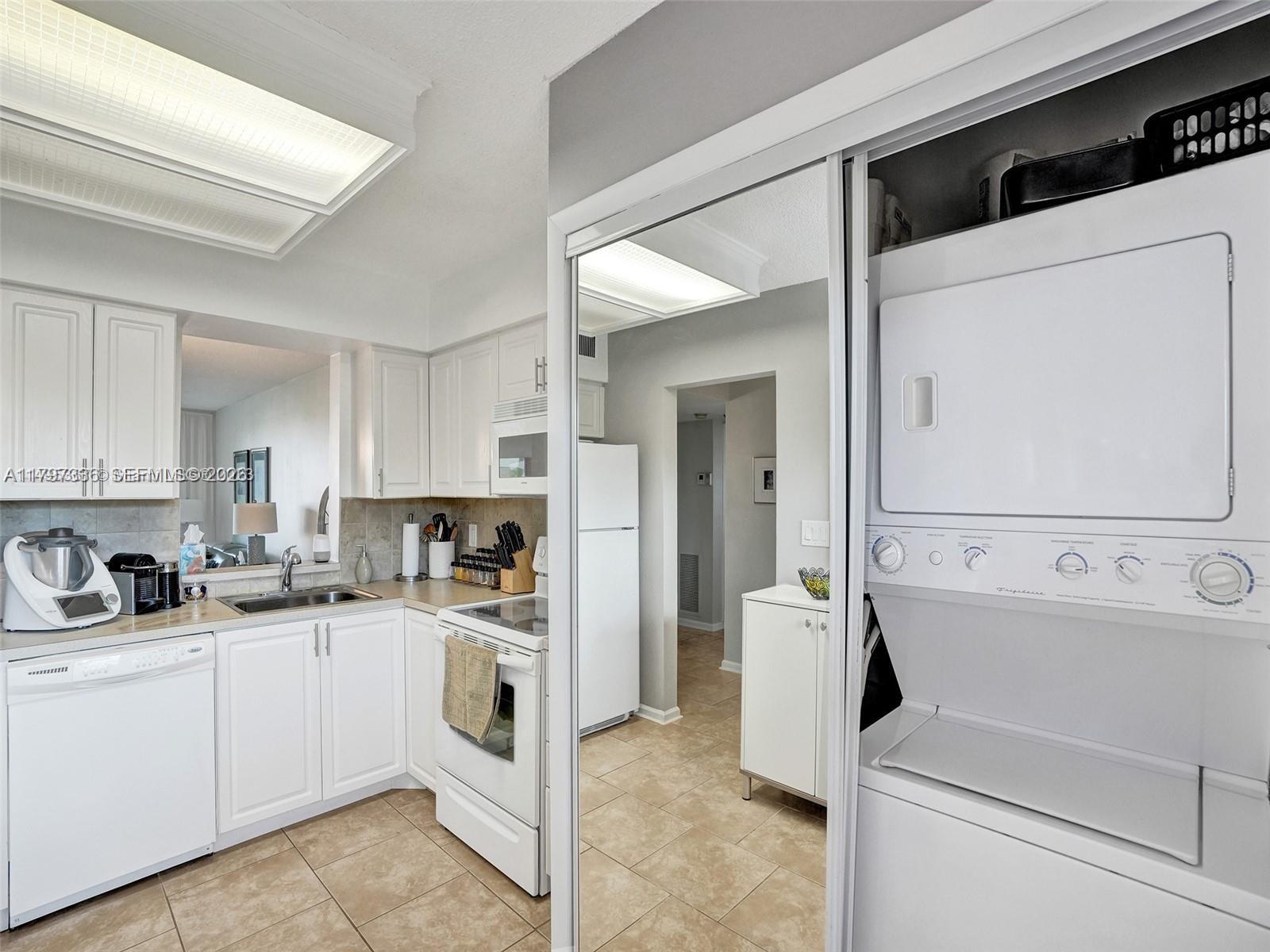 PALM LAKES CONDO - Residential