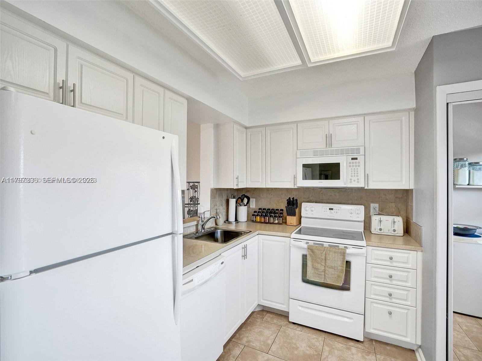 PALM LAKES CONDO - Residential