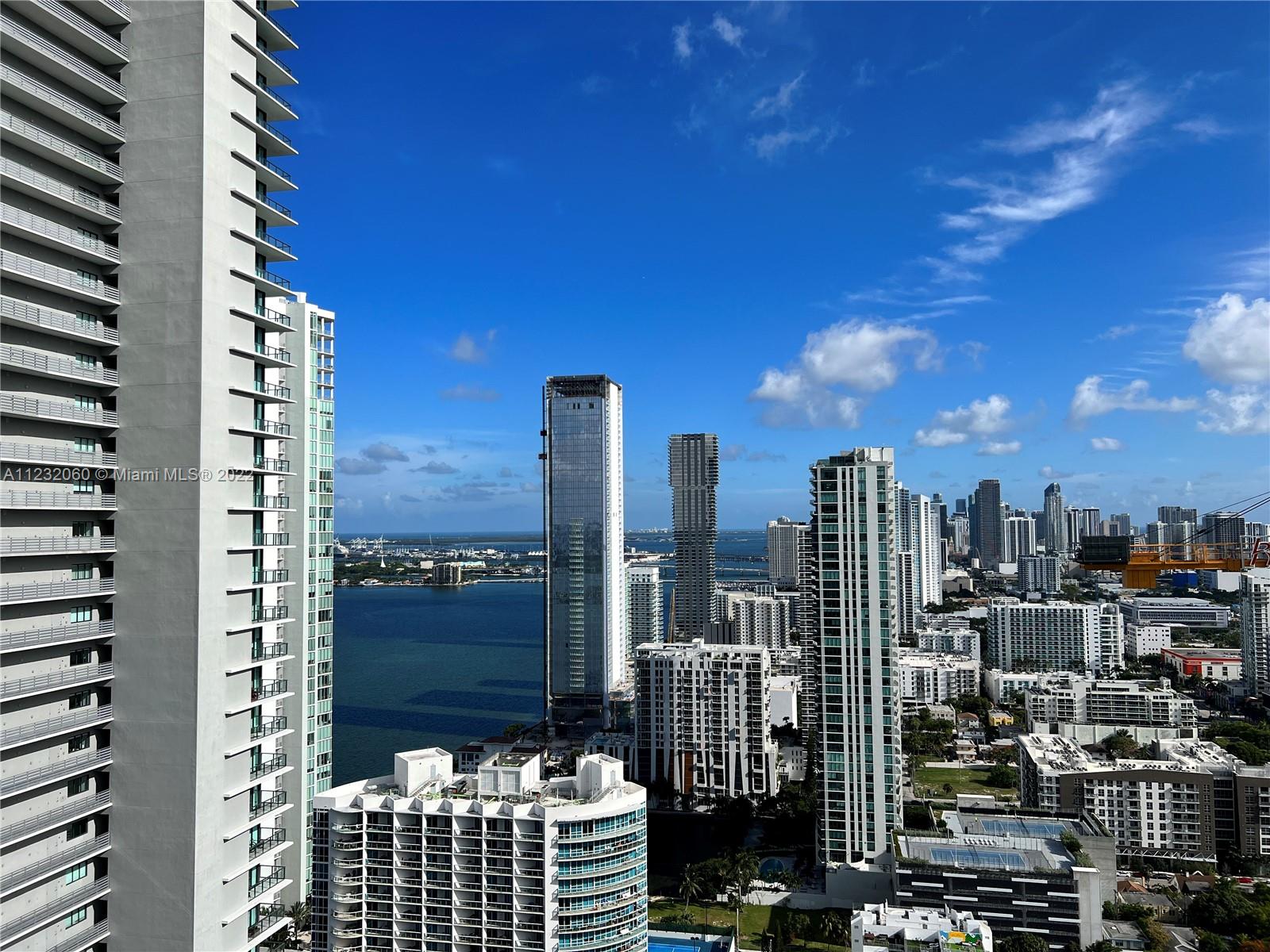 AMAZING 1 BED PLUS DEN 1.5 BATH AT PARAISO BAY VIEWS. GREAT VIEWS OF BISCAYNE BAY FROM EVERY ROOM. MODERN KITCHEN WITH TOP OF THE LINE APPLIANCES. BUILDING OFFERS THE BEST AMENITIES IN THE AREA AND A ROOFTOP POOL, TENNIS AND MORE. CLOSE TO MIAMI DESIGN DISTRICT, BRICKELL, BEACH, AIRPORT AND MORE. EASY TO SHOW!!!